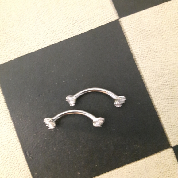 NWOT Surgical steel Crystal eyebrow rings - Picture 4 of 4